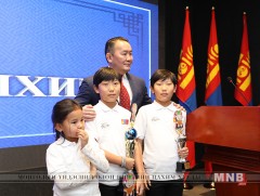Ерөнхийлөгч Х.Баттулга оюуны спортоор хичээллэдэг хүүхдүүдийг дэмжиж ажиллахаа илэрхийлэв