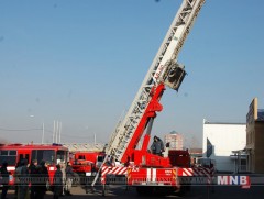 Олсоор буух гэж оролдох үедээ үйлчилгээний төвийн дээвэр дээр унаж бэртжээ 