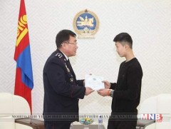 Сурагч Б.Цолмонбаярт ХСИС-д суралцах эрхийн бичиг гардууллаа