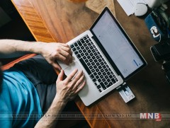 Хөгжингүй орнуудад хэл яриагаар төхөөрөмжүүдийг удирдаж ажлаа амжуулдаг 