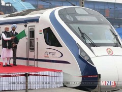 Энэтхэгийн анхны хурдан галт тэрэг аяллынхаа замд эвдэрчээ