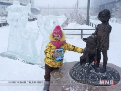 Сибирийн ойд 11 хоног төөрсөн гурван настай охины хөшөө