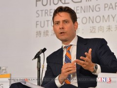 Канадын дипломатчыг төрийн нууцад нь халдсан хэмээн буруутгав