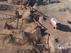 Уурхайд осолдсон хүмүүсийг аврахаар ажиллаж байна 