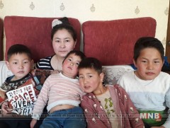 Л.Баярцэцэг: Дөрвөн үрдээ, нөхөртөө санаа зовоод, хоргодоод байх юм