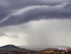 Төвийн аймгуудын нутгийн хойд хэсгээр бага зэргийн хур тунадас, бороо орно