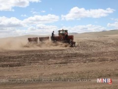 Тариаланчид чийг хаалтын борной явуулах технологийн ажил хийж байна