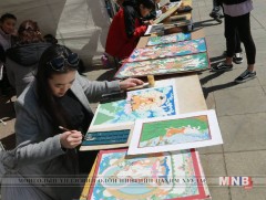 “Амгалан орчлон-Амгалан Улаанбаатар” гар зургийн уралдааны шагнал гардуулав