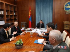 Ерөнхийлөгч Х.Баттулга хепатитын вирүсийн эсрэг эмнэлзүйн судалгаа хийж буй эрдэмтдийн төлөөлөлтэй..