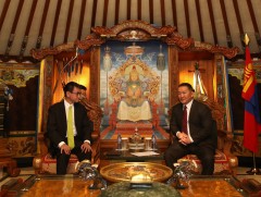 Япон улсын Гадаад хэргийн сайд Коно Таро Монгол Улсын Ерөнхийлөгч Х.Баттулгад бараалхлаа