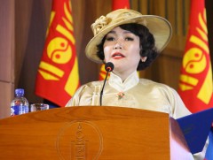 Монголын уламжлалт анагаах ухааны олон улсын эрдэм шинжилгээний хоёрдугаар их хурлын оролцогчдод и..