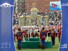 Б.Ган-Эрдэнэд Улсын шонхор цол олголоо