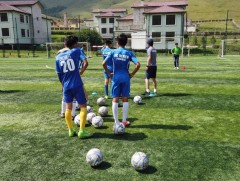 Үндэсний шигшээгийн хөлбөмбөгчид өсвөрийн багийнхантай уулзав