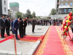 Хэлмэгдэгсдийн дурсгалд цэцэг өргөн хүндэтгэл үзүүллээ