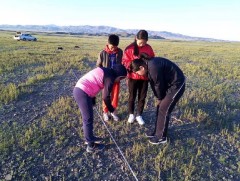 Эко сурагчид бэлчээрийн судалгаа хийж, даац хэтэрснийг анхааруулав
