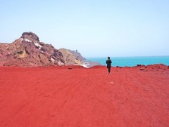 Иран улс гадны хэвлэлийнхнийг Хормузын аралд зочлохыг хүсжээ