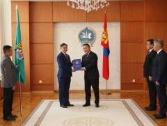 Ерөнхийлөгч Х.Баттулга Ургамал, газар тариалангийн хүрээлэнг Алтан гадас одонгоор шагнав