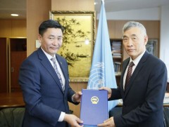 Монгол Улсын Ерөнхийлөгчийн захидлыг гардууллаа 