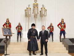 Ерөнхийлөгч Х.Баттулга “Хү” хамтлагт Монгол Улсын төрийн дээд шагнал, тэргүүн зэргийн “Чингис хаан..