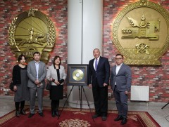 Б.Шарав агсны “Хоёрдугаар симфони” алтан пянзыг Төрийн түүхийн музейд хадгалууллаа