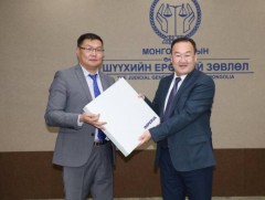 Монголын шүүхэд 1.5 тэрбум төгрөгийн үнэ бүхий төхөөрөмж хүлээлгэж өглөө
