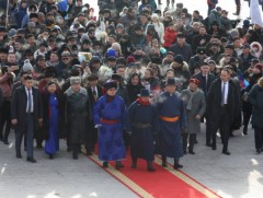 Чингис хааны хөшөөнд хүндэтгэл үзүүллээ