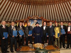 Улсын филармонийн “Баянмонгол” чуулгын уран бүтээлүүдэд Төрийн соёрхол хүртээлээ