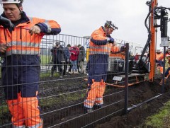 Дани улс Германтай хиллэдэг хэсгийнхээ дагуу хашаа хатгажээ 
