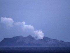 Галт уулын дэлбэрэлтийн үеэр найман жуулчин ор сураггүй болоод байна