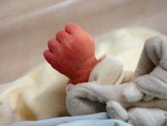 Пакистан улсад дөнгөж мэндэлсэн нярайг хулгайлан сувилагч эмэгтэйг баривчилжээ