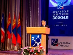 Ерөнхийлөгч Х.Баттулга Ардчилсан хувьсгалын 30 жилийн ойн баярын хуралд оролцогчдод илгээлт хүргүү..
