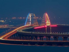 Санкт-Петербург-Севастополь чиглэлийн зорчигч тээврийн анхны галт тэрэг Крымийн гүүрийг гаталлаа