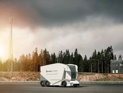 Жолоочийн бүхээггүй робот ачааны автомашин авто зам дээр туршилтад орж байна