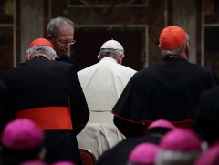 Католик шашны санваартан бэлгийн хүчирхийлэлд нэр холбогдвол нууцлахгүй 