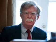 Жон Болтон Сенатын танхимд байцаалт өгнө