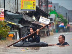 Индонез улсад үерийн улмаас 60 мянга гаруй хүн орон гэрээсээ дүрвэжээ