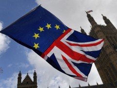 Их Британийн парламент “Брексит”-ийн хуулийн төслийг соёрхон баталлаа