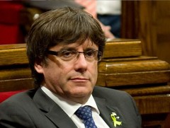 Каталоны тэргүүн асан Карлес Пучдемон Европарламентад суухаар Брюссельд иржээ