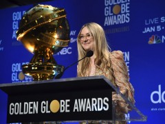 “Алтан бөмбөрцөг” шагнал гардуулах 77 дахь удаагийн ёслолын ажиллагаа боллоо 