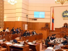 Тэтгэвэр барьцаалсан зээлийн төлбөрийг төрөөс нэг удаа төлөх хуулийн төслийн анхны хэлэлцүүлгийг д..