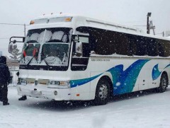 Говь-Алтай аймгийн хот хоорондын зорчигч тээврийн автобус хуваарийн дагуу явж байна 