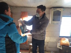 Хүүхдүүдэд амны хаалт, дархлаа дэмжих витамин зэргийг хүргүүллээ