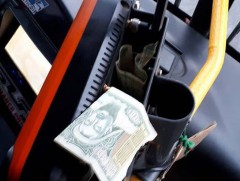 Нийтийн тээвэрт бэлэн мөнгөөр зорчдог хүний тоо буурахгүй байна