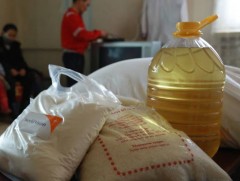 Хүнсний яаралтай тусламж болон ахуйн ариун цэврийн материал 2102 өрхөд тараана