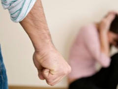 Согтууруулах ундаа хэрэглэсэн үедээ эхнэр болон хадам аавыгаа зоджээ