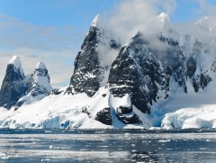 Антарктид 18.3  хэм хүрч дулаарчээ