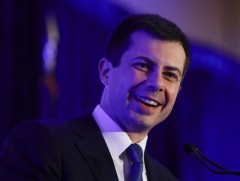 АНУ-ын Ерөнхийлөгчийн сонгуульд нэр дэвшихээр өрсөлдөж байсан Питер Буттижич нэрээ татлаа