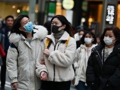 Улс орнууд хөл хөдөлгөөн хориглох замаар 