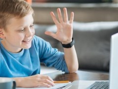 Унгар улсын сургуулиуд онлайн хэлбэрээр хичээлээ зааж байна 