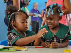 Норвеги улс цэцэрлэг, бага сургуулийн үйл ажиллагааг эхлүүлэхээ зарлав